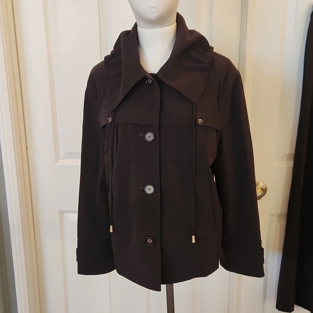ST. JOHN two piece jacket and pants - Picture 2 of 12